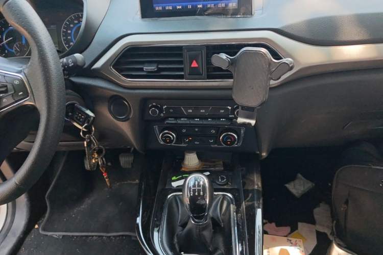 Used Dongfeng Fengon S560 2019 1.8L Manual Urban Model Audio And AC Panel
