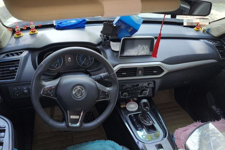 Used Dongfeng Fengon S560 2019 1.8L CVT Elite Model Center Console