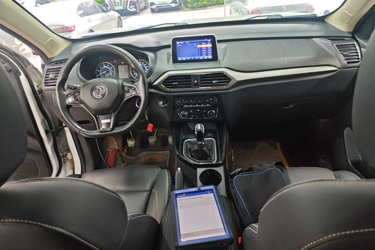 Used Dongfeng Fengon S560 2019 1.8L Manual Urban Model Center Console