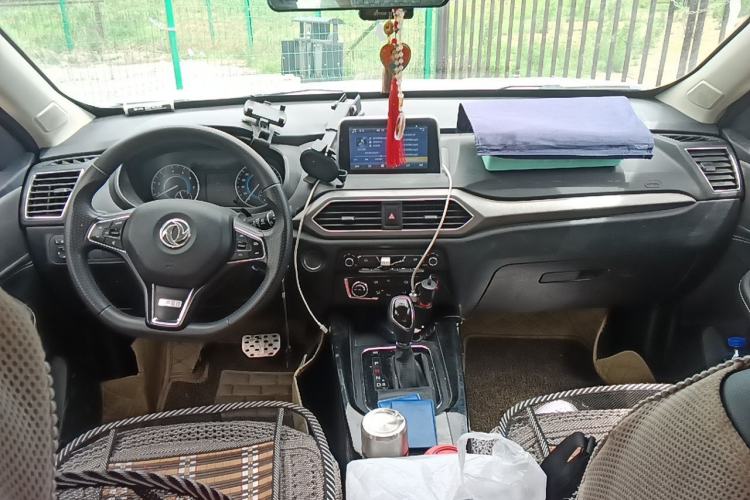 Used Dongfeng Fengon S560 2019 1.8L CVT Elite Model Center Console