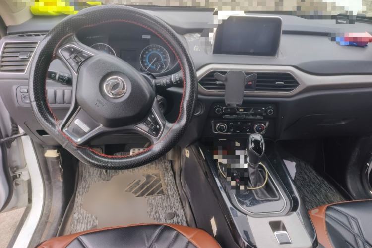 Used Dongfeng Fengon S560 2019 1.8L CVT Elite Model Center Console