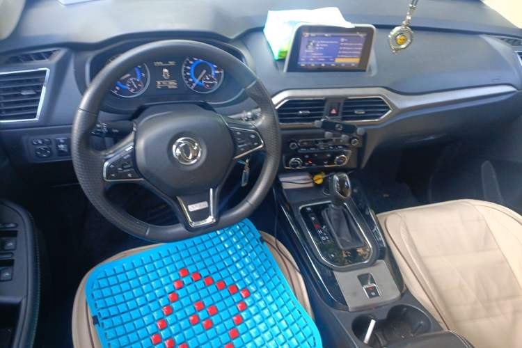 Used Dongfeng Fengon S560 2019 1.8L CVT Elite Model Center Console