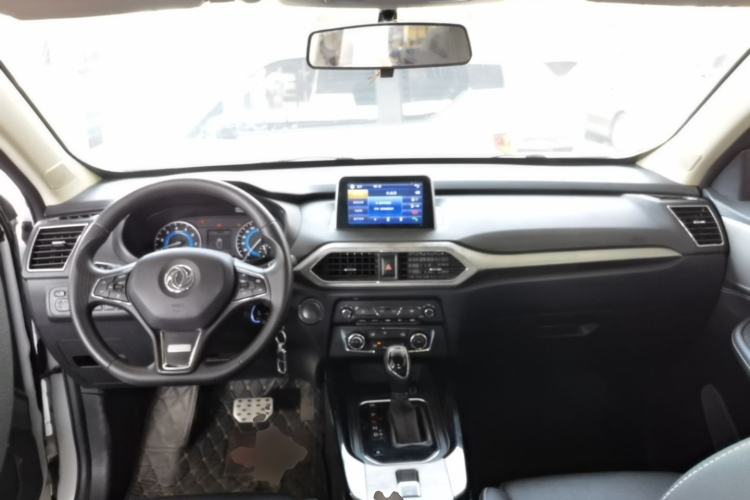 Used Dongfeng Fengon S560 2019 1.8L CVT Elite Model Center Console