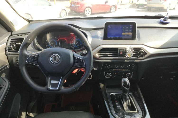 Used Dongfeng Fengon S560 2019 1.8L CVT Elite Model Center Console