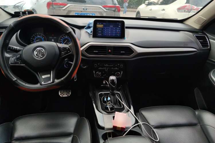 Used Dongfeng Fengon S560 2019 1.8L CVT Elite Model Center Console