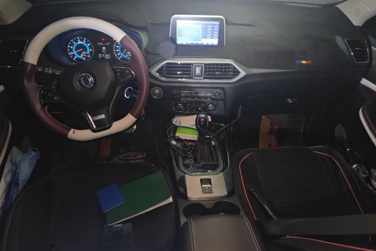 Used Dongfeng Fengon S560 2019 1.8L CVT Elite Model Center Console