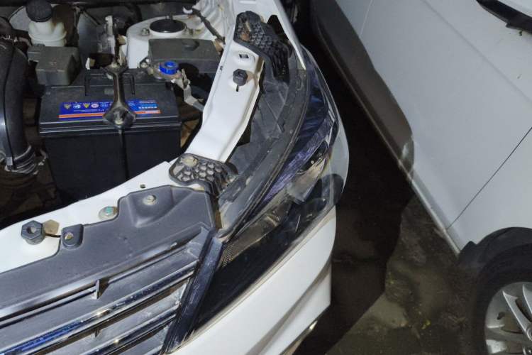 Used Dongfeng Fengon S560 2019 1.8L CVT Elite Model Engine Bay Left