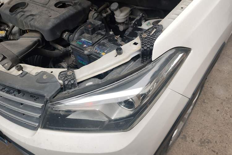 Used Dongfeng Fengon S560 2019 1.8L Manual Urban Model Engine Bay Left