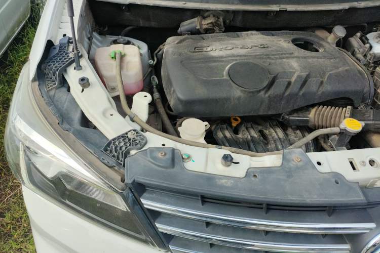 Used Dongfeng Fengon S560 2019 1.8L CVT Elite Model Engine Bay Right