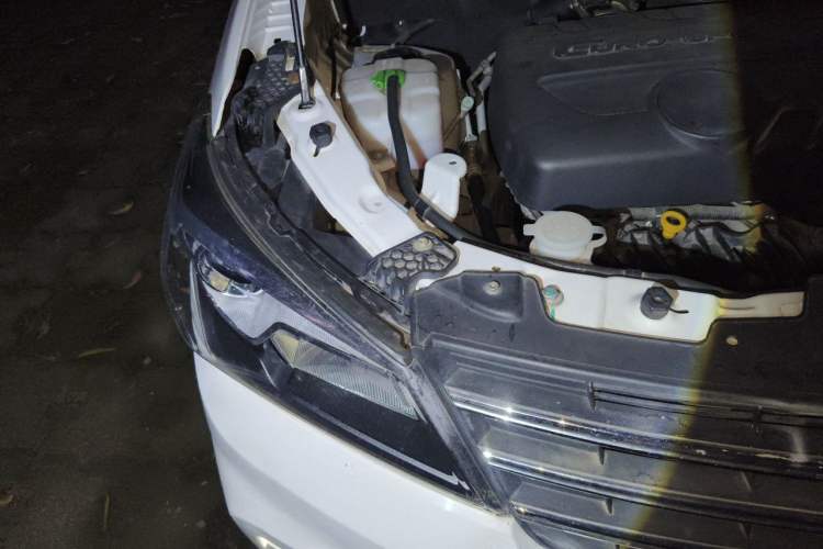 Used Dongfeng Fengon S560 2019 1.8L CVT Elite Model Engine Bay Right