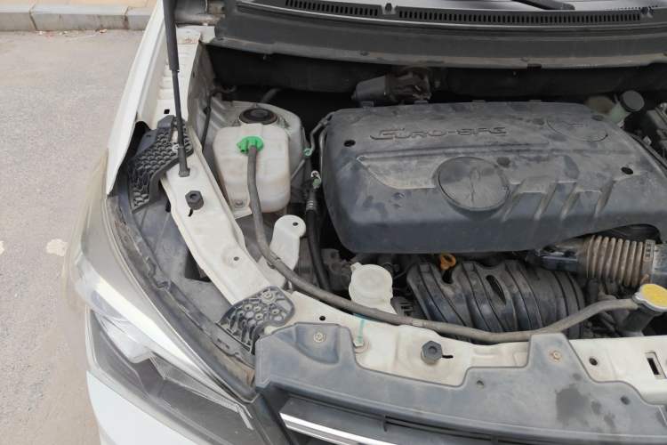 Used Dongfeng Fengon S560 2019 1.8L CVT Elite Model Engine Bay Right