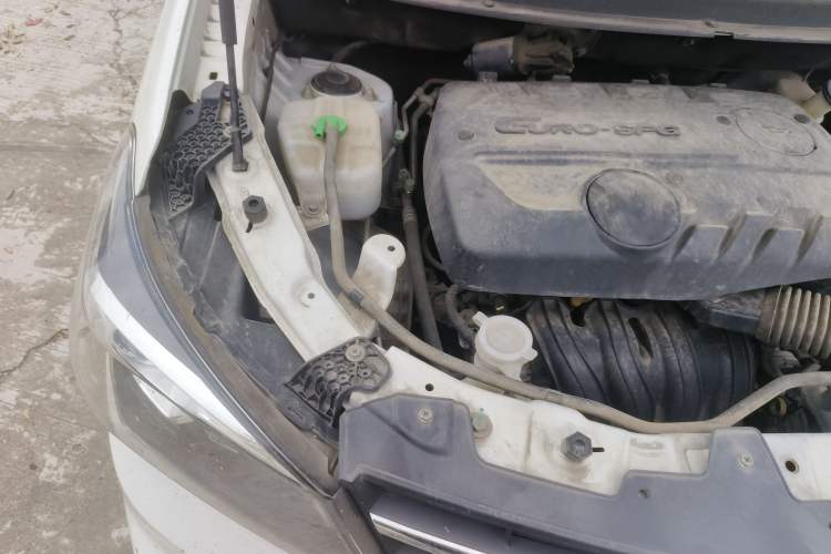 Used Dongfeng Fengon S560 2019 1.8L CVT Elite Model Engine Bay Right