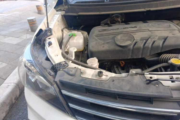 Used Dongfeng Fengon S560 2019 1.8L CVT Elite Model Engine Bay Right