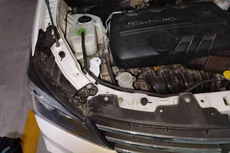 Used Dongfeng Fengon S560 2019 1.8L Manual Urban Model Engine Bay Right