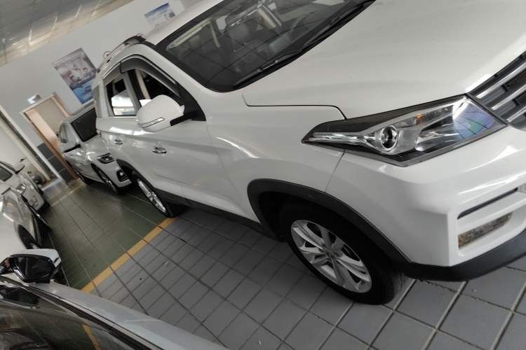 Used Dongfeng Fengon S560 2019 1.8L Manual Urban Model Exterior 2