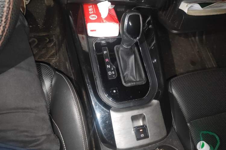 Used Dongfeng Fengon S560 2019 1.8L CVT Elite Model Gear Lever