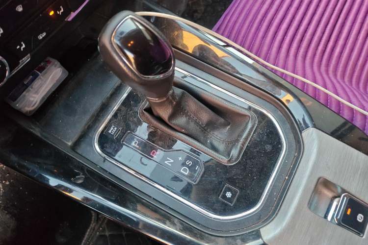 Used Dongfeng Fengon S560 2019 1.8L CVT Elite Model Gear Lever