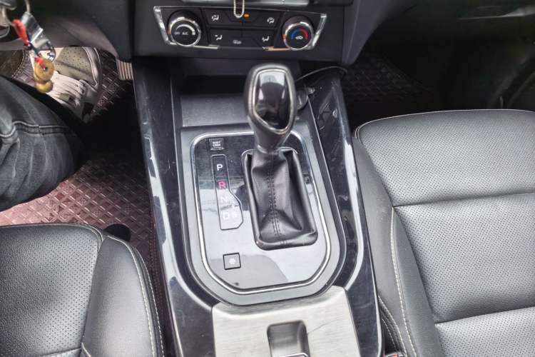 Used Dongfeng Fengon S560 2019 1.8L CVT Elite Model Gear Lever