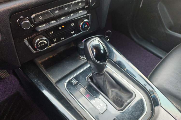 Used Dongfeng Fengon S560 2019 1.8L CVT Elite Model Gear Lever