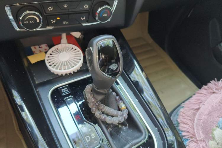 Used Dongfeng Fengon S560 2019 1.8L CVT Elite Model Gear Lever