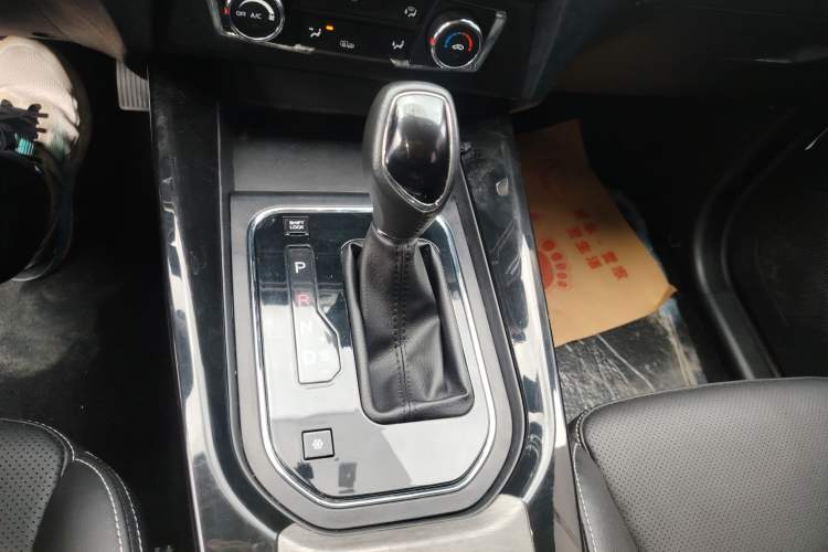 Used Dongfeng Fengon S560 2019 1.8L CVT Elite Model Gear Lever
