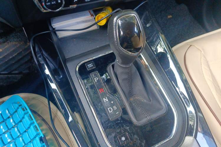 Used Dongfeng Fengon S560 2019 1.8L CVT Elite Model Gear Lever