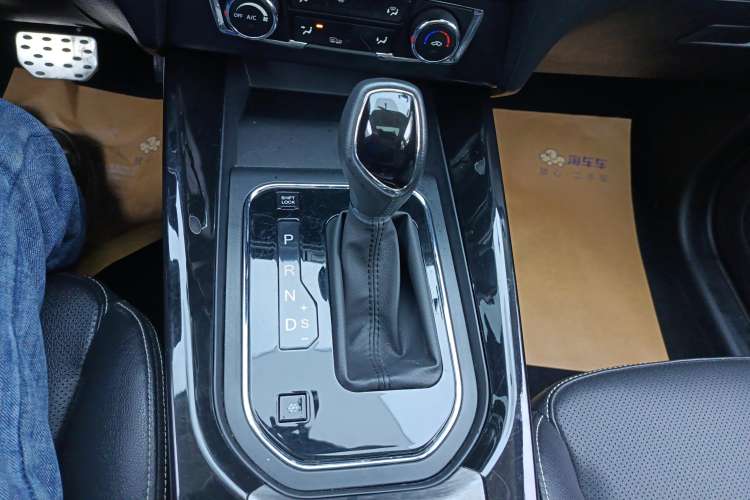Used Dongfeng Fengon S560 2019 1.8L CVT Elite Model Gear Lever