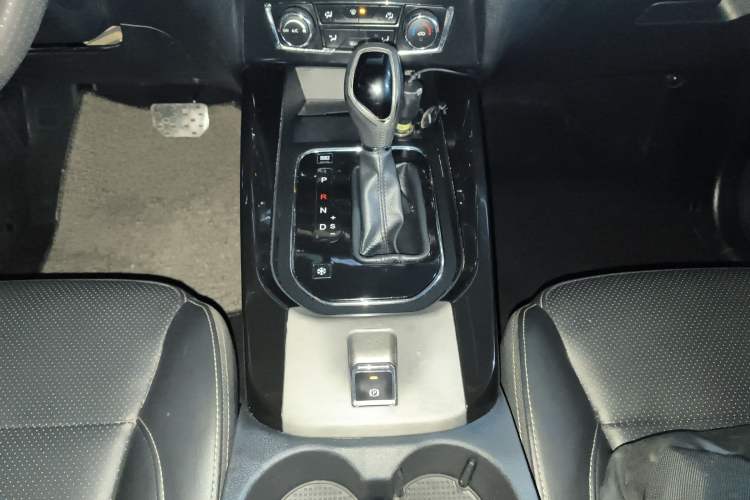 Used Dongfeng Fengon S560 2019 1.8L CVT Elite Model Gear Lever