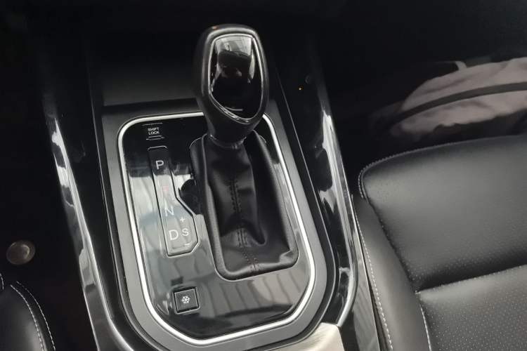 Used Dongfeng Fengon S560 2019 1.8L CVT Elite Model Gear Lever