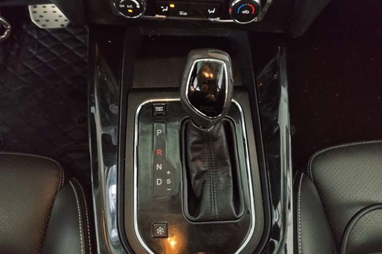 Used Dongfeng Fengon S560 2019 1.8L CVT Elite Model Gear Lever