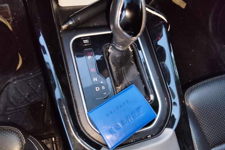 Used Dongfeng Fengon S560 2019 1.8L CVT Elite Model Gear Lever
