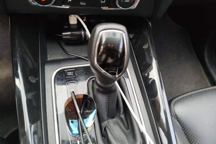 Used Dongfeng Fengon S560 2019 1.8L CVT Elite Model Gear Lever