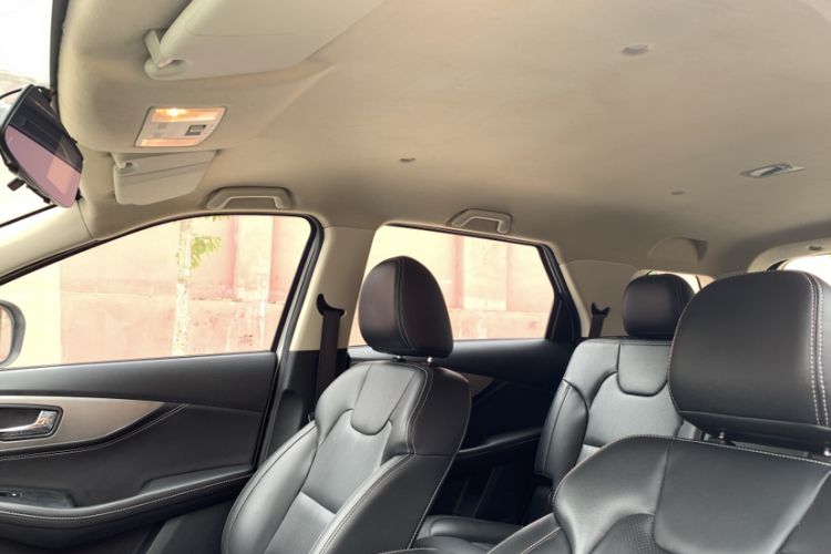 Used Dongfeng Fengon S560 2019 1.8L Manual Urban Model Interior 2
