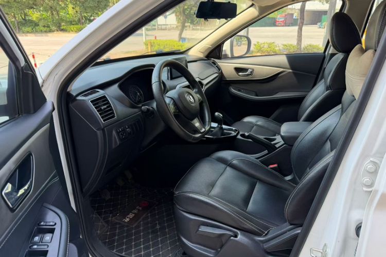 Used Dongfeng Fengon S560 2019 1.8L Manual Urban Model Interior 2