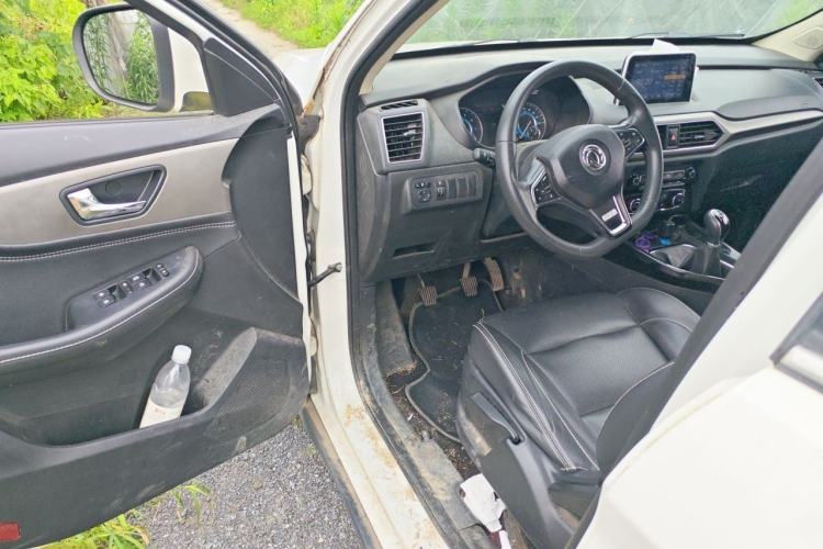 Used Dongfeng Fengon S560 2019 1.8L Manual Urban Model Interior 3