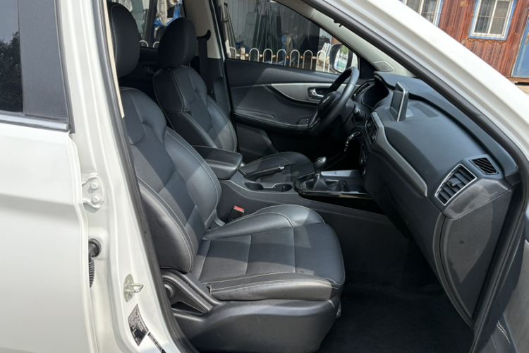 Used Dongfeng Fengon S560 2019 1.8L Manual Urban Model Interior 9
