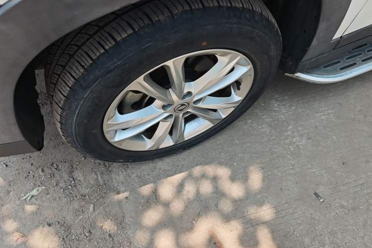 Used Dongfeng Fengon S560 2019 1.8L Manual Urban Model Left Front Wheel Hub