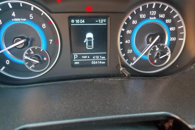 Used Dongfeng Fengon S560 2019 1.8L CVT Elite Model Odometer Close Up
