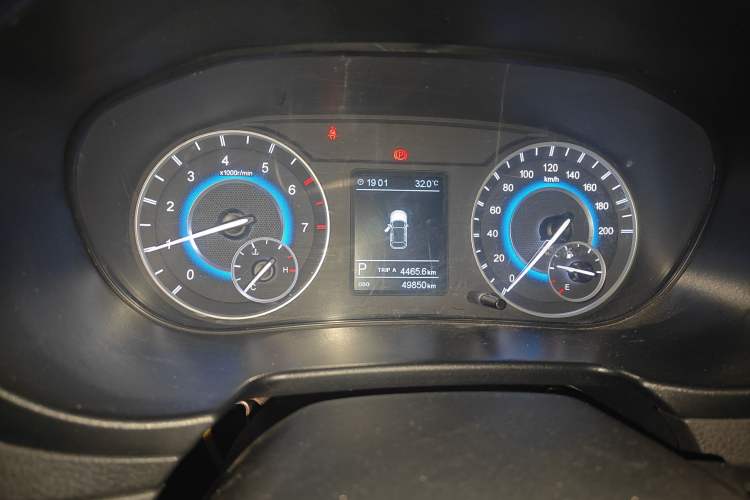Used Dongfeng Fengon S560 2019 1.8L CVT Elite Model Odometer Close Up