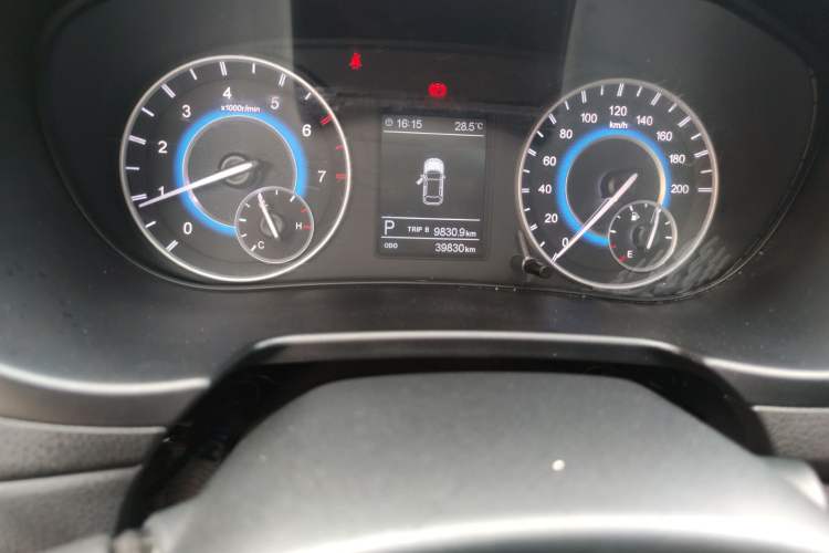 Used Dongfeng Fengon S560 2019 1.8L CVT Elite Model Odometer Close Up