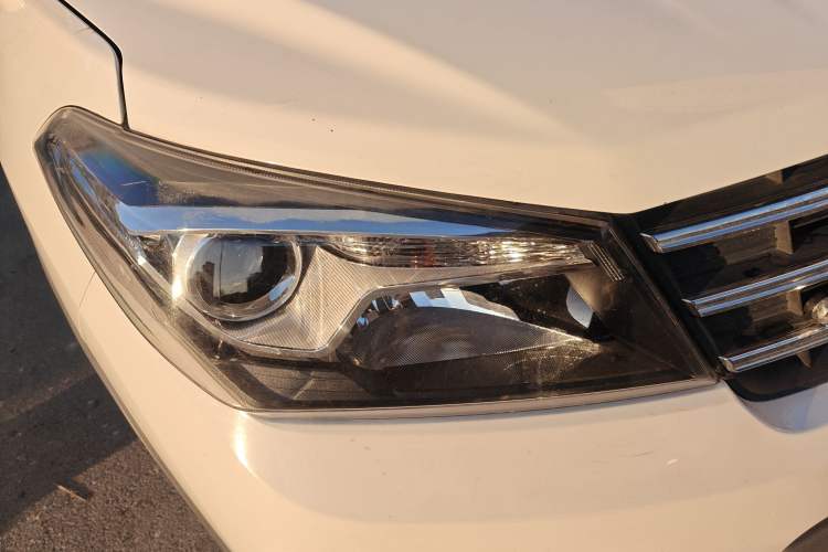Used Dongfeng Fengon S560 2019 1.8L CVT Elite Model Right Front Headlight