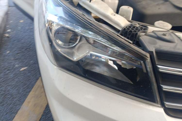 Used Dongfeng Fengon S560 2019 1.8L CVT Elite Model Right Front Headlight