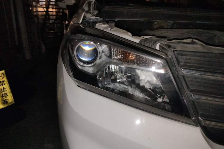 Used Dongfeng Fengon S560 2019 1.8L CVT Elite Model Right Front Headlight