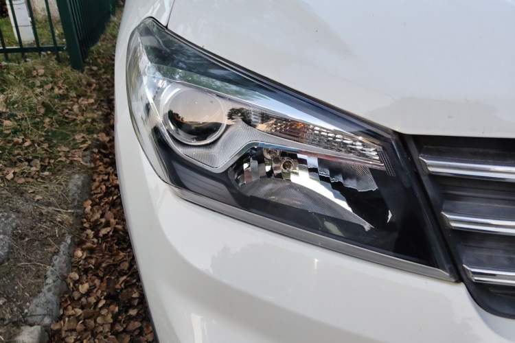 Used Dongfeng Fengon S560 2019 1.8L CVT Elite Model Right Front Headlight