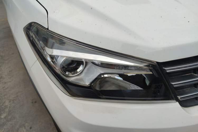 Used Dongfeng Fengon S560 2019 1.8L CVT Elite Model Right Front Headlight