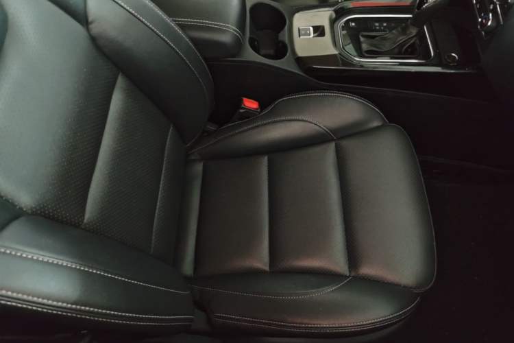 Used Dongfeng Fengon S560 2019 1.8L CVT Elite Model Right Front Seat