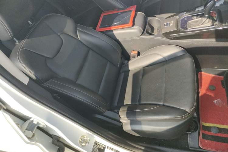 Used Dongfeng Fengon S560 2019 1.8L CVT Elite Model Right Front Seat