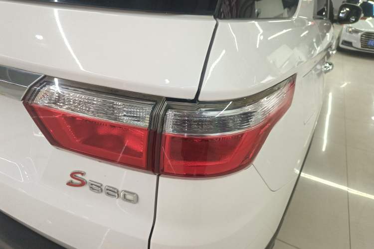 Used Dongfeng Fengon S560 2019 1.8L CVT Elite Model Right Rear Taillight
