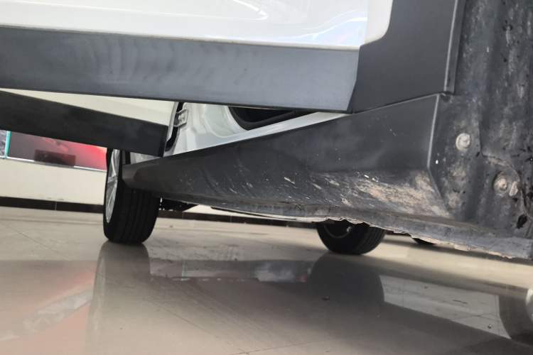 Used Dongfeng Fengon S560 2019 1.8L CVT Elite Model Right Side Sill