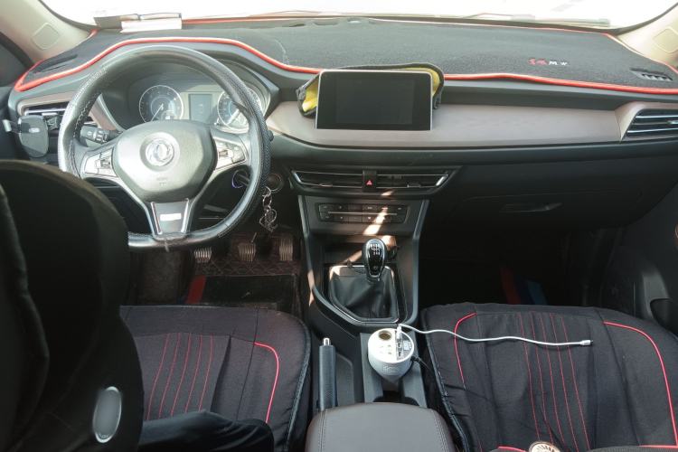 Used Dongfeng Fengon S560 2021 1.5T Manual Urban Model Center Console